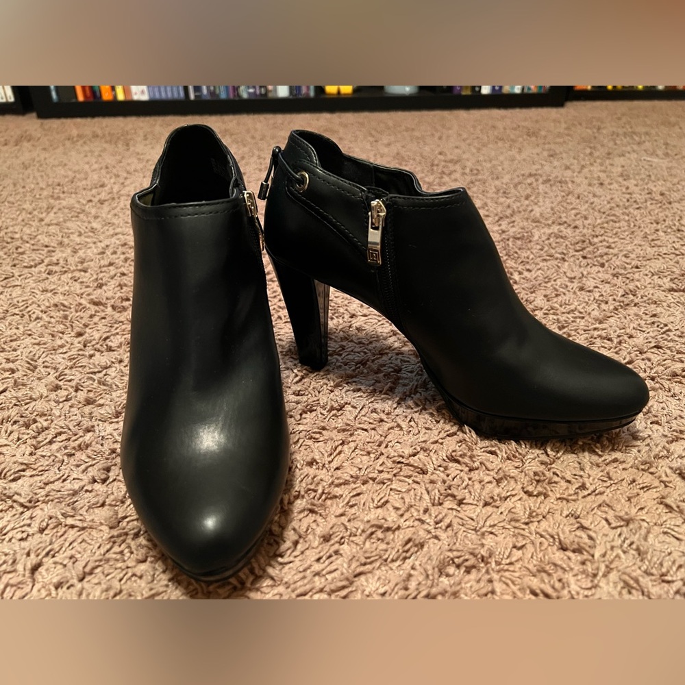 Liz Claiborne ankle booties